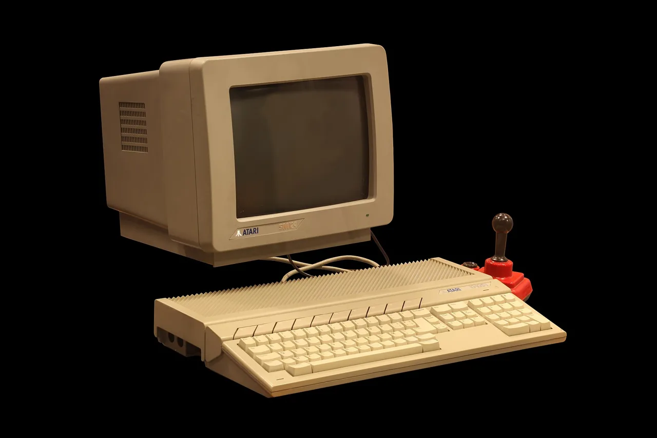 Atari 1040st, archival photo
